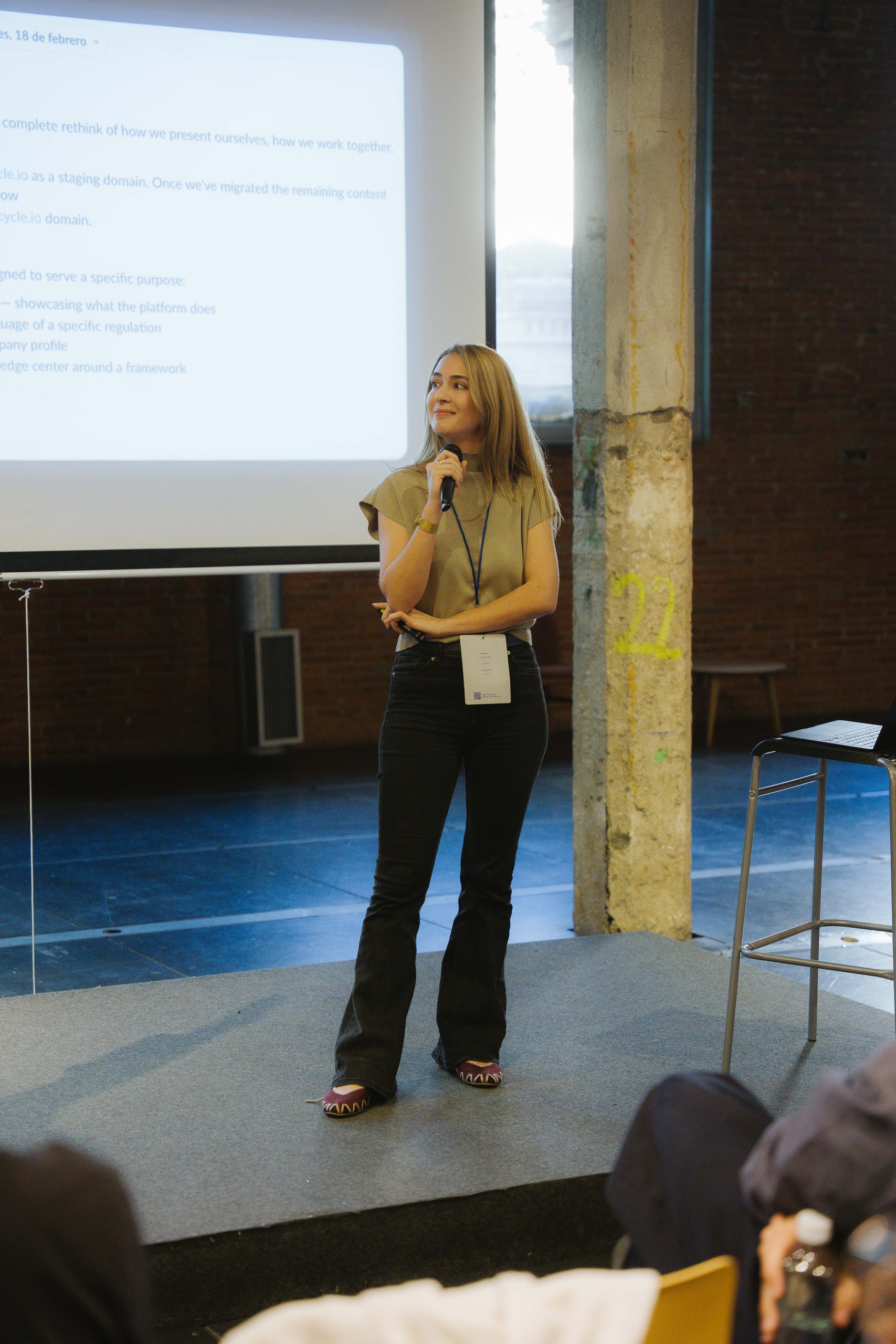 Alba Ortiz presenting the Dcycle website redesign and marketing AI workflows at Ahead Madrid