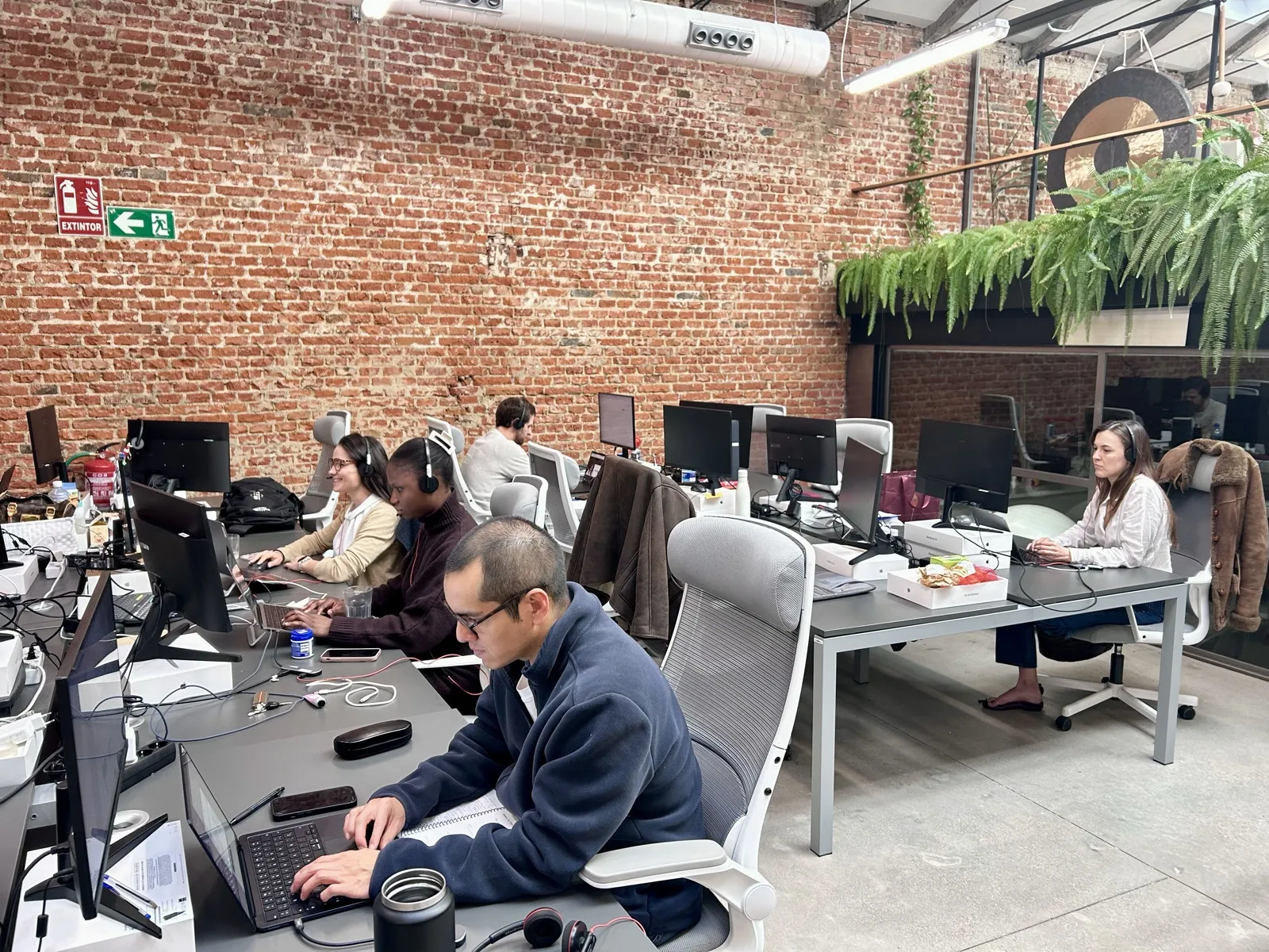 Het Dcycle-team aan het werk